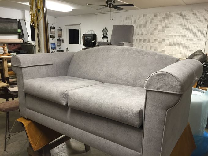 Sofa 2 Place Recouvert a Neuf avec tissus gris
